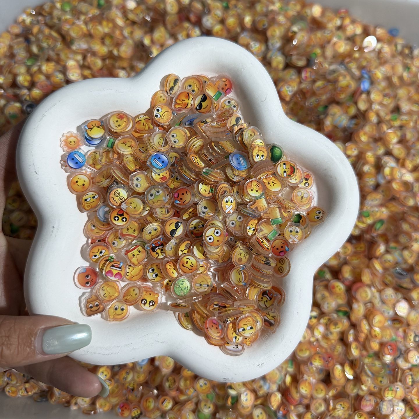 Photography News - Nieuwe aanwinst: 1cm emoji acrylschijfjes, doe-het-zelf