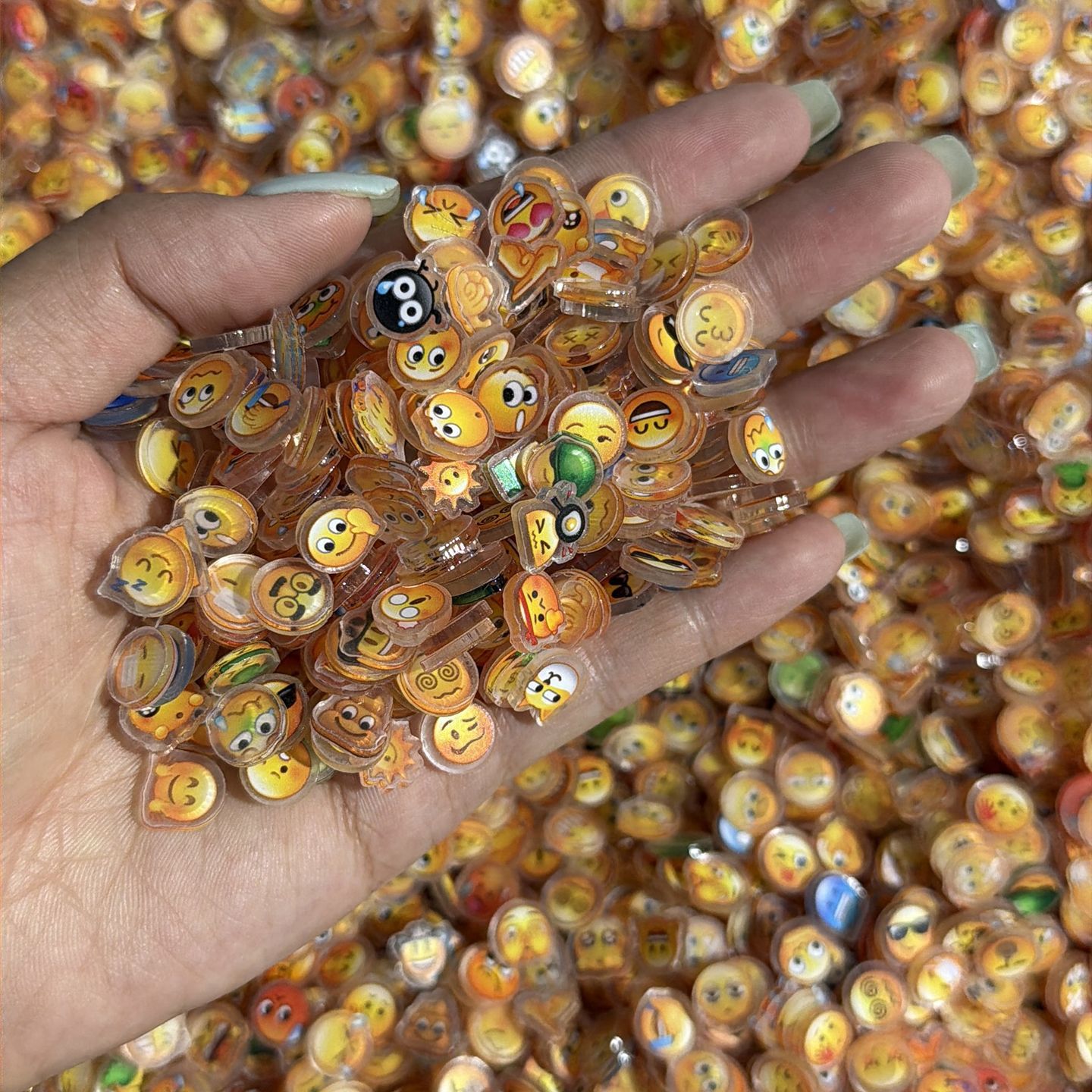 Nieuwe aanwinst: 1cm emoji acr - Photography News recensie en prijs
